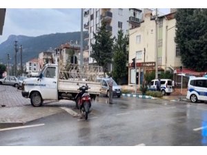 Kamyonet İle Elektrikli Bisiklet Çarpıştı: 2 Yaralı