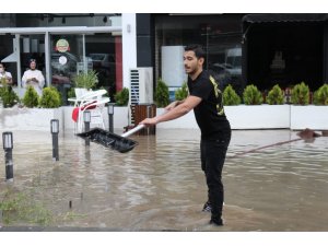 Ankara’da Etkisini Gösteren Sağanak, İş Yerlerinin Kullanılamaz Hale Gelmesine Neden Oldu