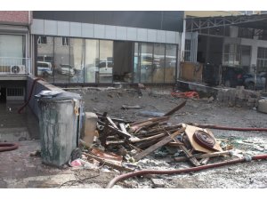 Ankara’da İş Yerlerini Su Bastı, Araçlar Suya Gömüldü