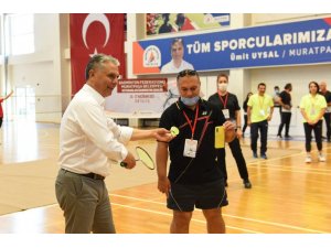 Badminton Şenliği Açılış Vuruşu Başkan Uysal’dan