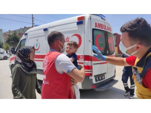 Bebeği Kurtarmaya Giden Polis Memuru Dumandan Etkilendi