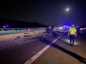 Başkent’te Tır’a Arkadan Çarpan Otomobil Hurdaya Döndü: 3 Ölü, 1 Ağır Yaralı