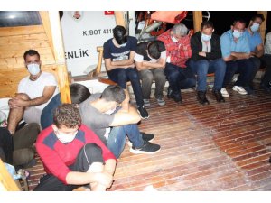 Antalya’dan Kıbrıs’a geçmeye çalışan 18 göçmen yakalandı