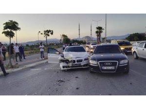 Kırmızı ışıkta zincirleme kaza: 5 yaralı