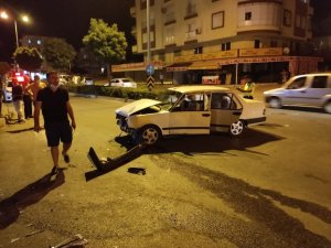 3 kişinin yaralandığı kazada sürücü aracı bırakıp kaçtı