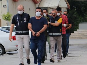 Parayı Kaptırdı Komiserin Kolunu Isırdı
