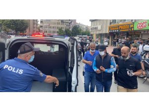 Havaya Ateş Eden Şahıs Polisi Görünce Kendini İş Yerine Kilitledi