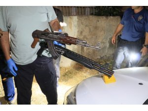 Kalaşnikof, Tabanca Ve Pompalı Tüfekle Etrafa Ateş Açan Şüpheliler Kovalama Sonucu Yakalandı