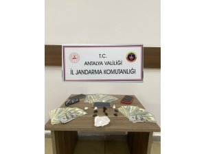 Antalya’da uyuşturucu operasyonu: 2 gözaltı
