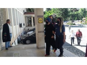 Evinin Bahçesinde Hint Keneviri Yetiştiren Kadın Yakalandı