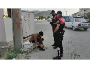 Uyuşturucunun Etkisindeki Gencin Yardımına Polis Koştu