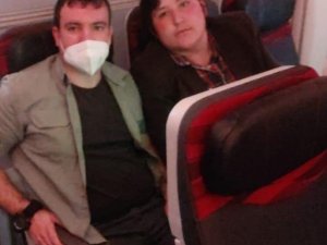 Tosuncuk Olarak Bilinen Mehmet Aydın’ı Getirecek Uçak Hareket Etti. Akşam 22.30 Gibi Türkiye’de Olacak. Aydın’ın Getirilmesinden Fotolar Ortaya Çıktı.