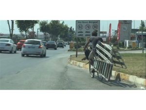 Bisikletini nakliye arabasına çevirdi, ölüme davetiye çıkardı