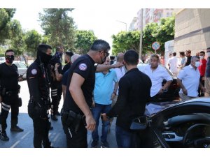 Düğün konvoyunda rastgele ateş edip, polisleri peşine taktı
