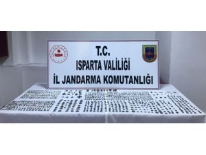 Isparta’ya Tarihi Eser Satmak İçin Gelen 3 Şahıs, Jandarmaya Yakalandı