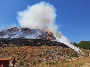 Manavgat çöp tesisinde çıkan yangın, ormanlık alana sıçramadan söndürüldü