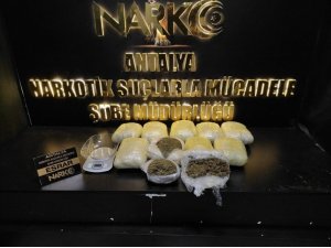 Antalya’da eve baskın yapan polis 12 kilo esrar ele geçirdi
