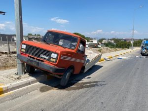 Karıştığı kaza sonrası plakalarını söktüğü aracı bırakıp kaçtı