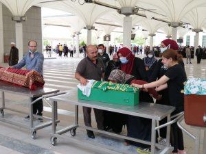 Anneanne Cinayetine Kurban Giden İki Çocuk Ve Annesi Son Yolculuğuna Uğurlandı