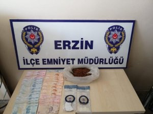 Erzin’de Otomobilden Uyuşturucu Çıktı: 2 Gözaltı