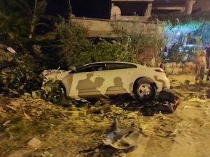 Hatay’da Otomobil Bahçeye Uçtu