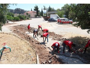 Nar Masa acil çözüm ekibi ‘parke taşlarını tamir etti’