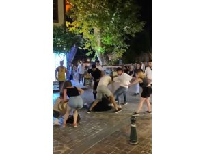Antalya’da gençlerin tekmeli yumruklu kavgası