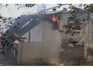 Genç kadın itfaiyecinin yangında zor anları