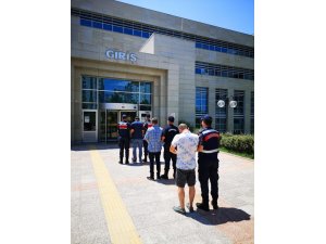 Altı Farklı Marketten Hırsızlık Yapan Zanlılar Kıskıvrak Yakalandı