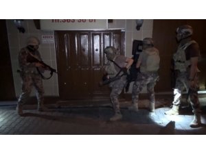 Kafeste Esir Tutulan 2 Kişi Kurtarıldı