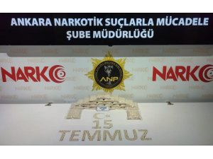 Başkent’te Durdurulan 3 Araçtan 300 Bin Adet Uyuşturucu Hap Çıktı