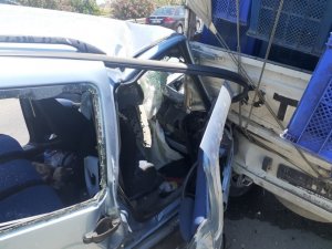 Ticari araç kamyonete arkadan çarptı: 1 yaralı