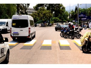 Kemer’de 3 boyutlu yaya geçitleri