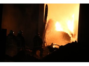 Antalya’da plastik fabrikasındaki yangın kontrol altına alındı