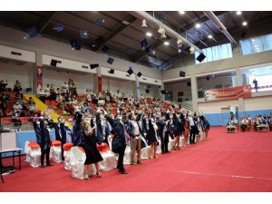 Akdeniz Üniversitesi’nin diş hekimleri mezun oldu