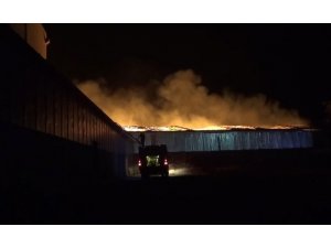 Fabrika Yangınına Müdahale Sürüyor