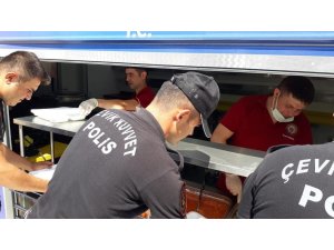Emniyet Genel Müdürlüğü, Mobil Mutfak Tırlarıyla Da Afet Bölgesinde Yemek Dağıtımına Başladı