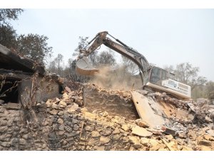 Yangında zarar gören Bayır Mahallesi’nde hafriyat çalışması başladı