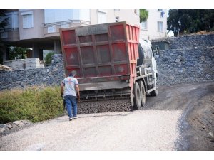 Alanya Belediyesi’nden doğu mahallelerine asfalt çalışması