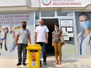 Konyaaltı’ndan sağlık merkezlerine atık ilaç toplama kutusu desteği