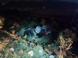 Hatay’da Kontrolden Çıkan Otomobil Bahçeye Uçtu