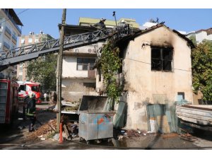 Antalya’da gecekondu yangında küle döndü