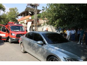 Otomobildeki Hareketsiz Sürücü Mahalleliyi Telaşlandırdı