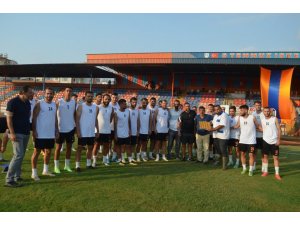 İ̇skenderun Spor, Taraftarlarıyla Kucaklaştı