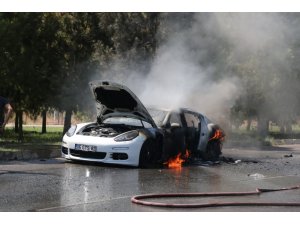 Antalya’da 1 milyon 500 bin değerindeki lüks otomobil alev alev yandı