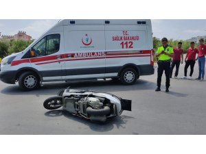 Motosikletle otomobil çarpıştı: 1 yaralı