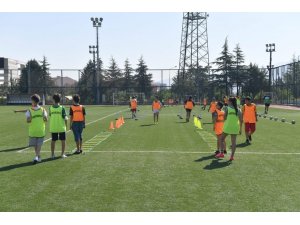 Isparta’da 70 Sporcunun Katıldığı Yaz Futbol Okulu Sona Erdi