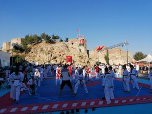 Eğirdir’de 320 Sporcunun Katılımıyla Taekwondo Zafer Kupası Heyecanı