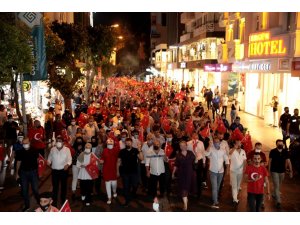 Alanya’da 30 Ağustos Zafer Bayramı kutlamaları fener alayıyla son buldu