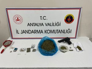 İhbar üzerine aranan evde farklı türlerde uyuşturucu bulundu